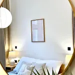 Golden Wabi-Sabi Apartment, Prague