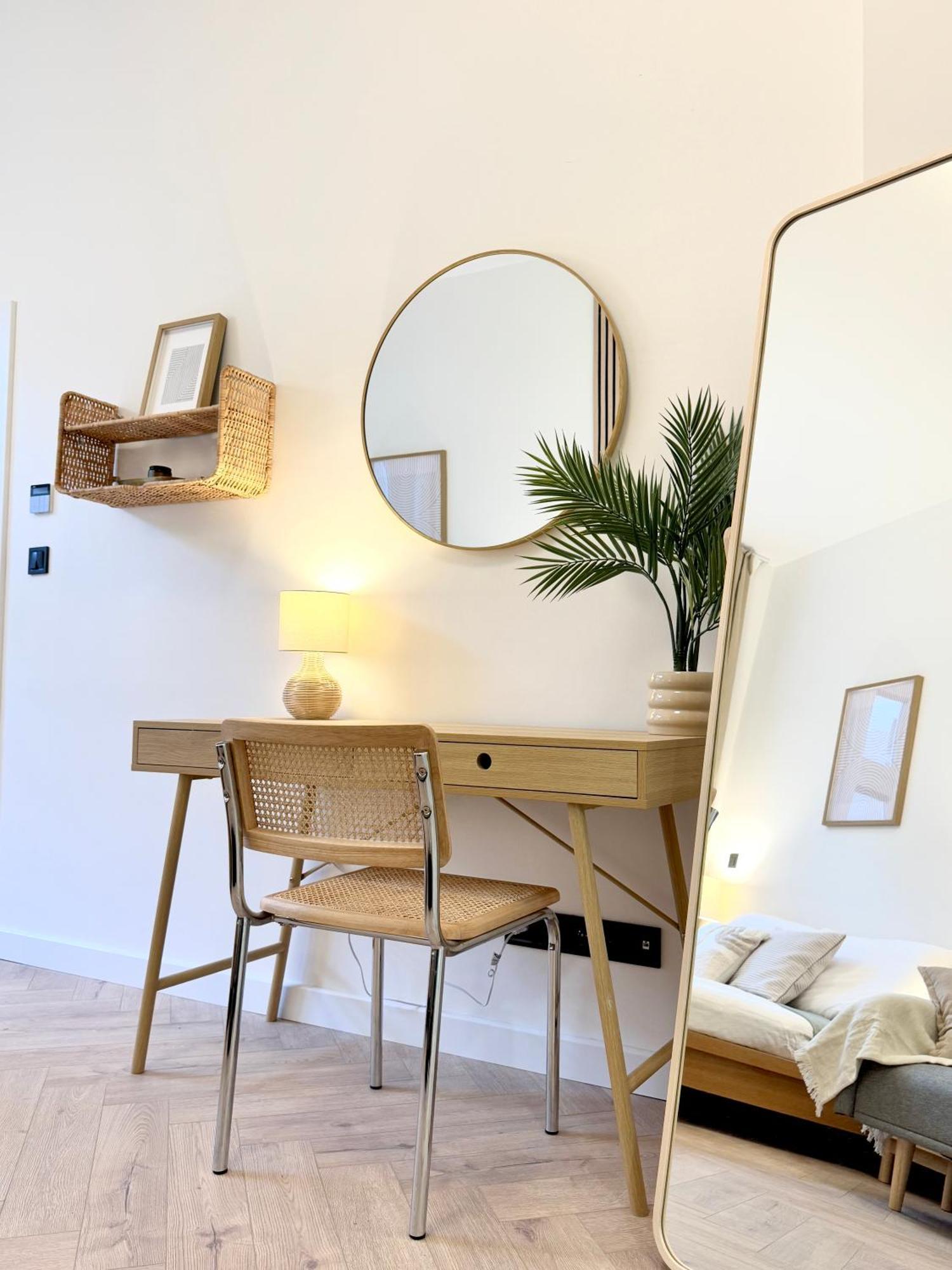 Golden Wabi-sabi Apartment,